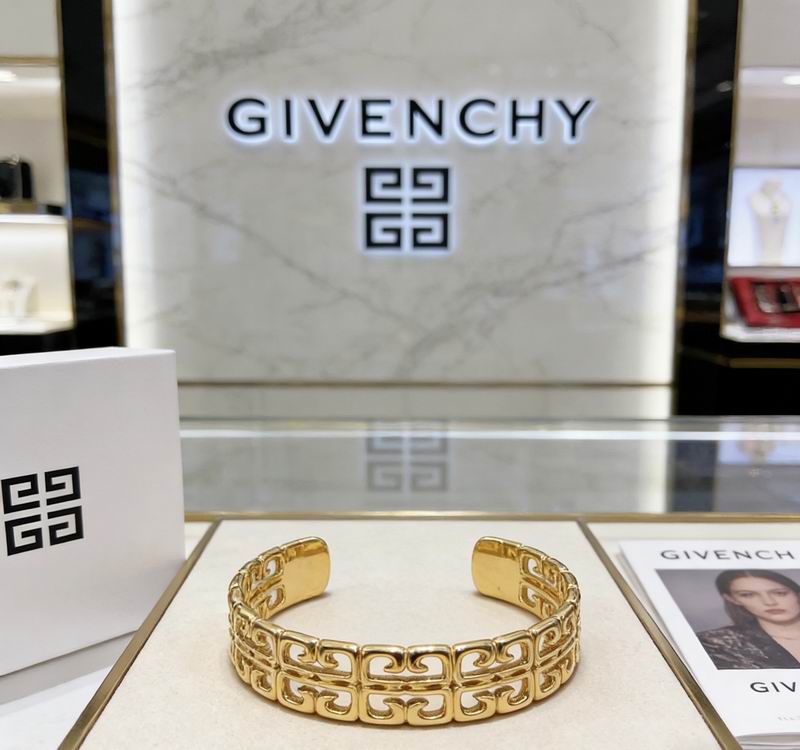 Givenchy bracelet 03yxs03